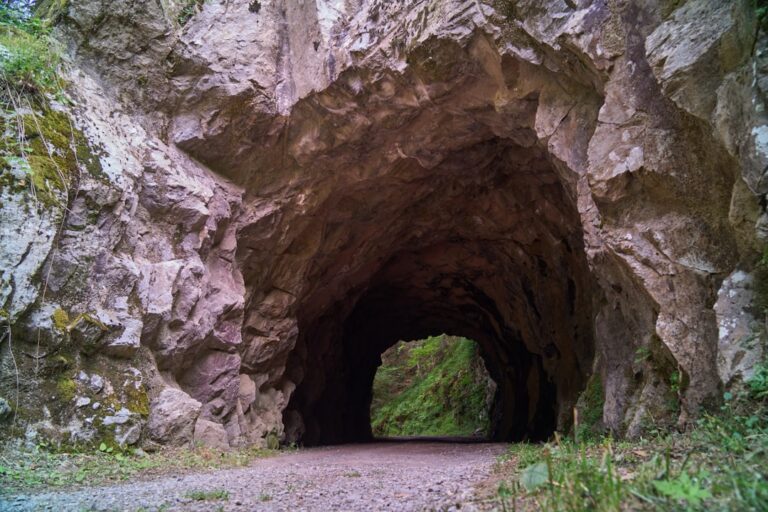 Szlaki z Doliny Kościeliskiej do Jaskini Mylnej – opis przejścia